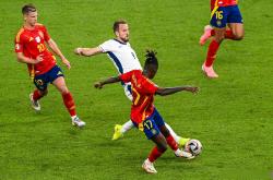 足球直播在线观看免费-葡萄牙队鏖战英格兰队，马龙点燃赛场的简单介绍